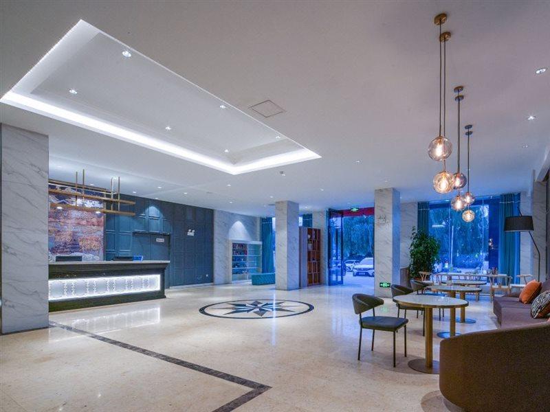Magnolia Hotel Shangri-La Exterior photo